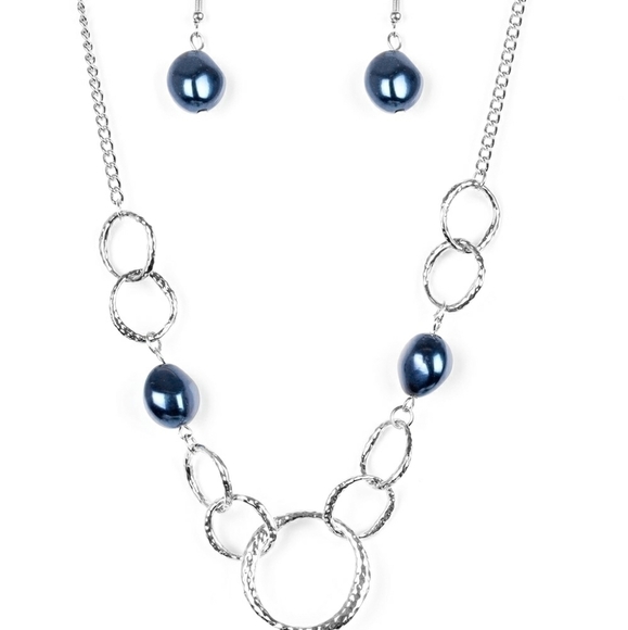 Lead Role Necklace Set - Picture 3 of 3